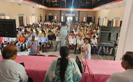 श्री गणेश इंटर कॉलेज कासगंज में गणना कर्मचारियों की ट्रेनिंग का किया गया निरीक्षण।