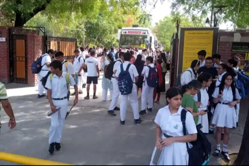 Delhi Bomb Threats: दिल्ली-NCR के 60 से ज्यादा स्कूलों को  बम से उड़ाने को मिले धमकी भरे ईमेल