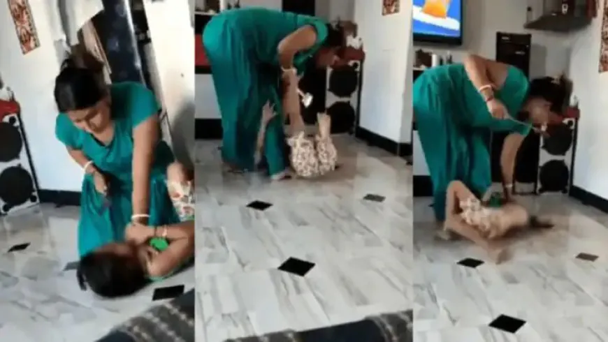 छोटी बच्ची को बेरहमी से मारती मां का वीडियो वायरल, रोती रही बेटी पर नहीं रुके हाथ.