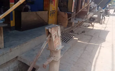नगर में खराब पड़े कई हैंडपंप खोल रहे नगर पंचायत के खोखले बिकास की पोल