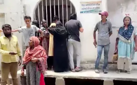 Congress Guarantee Card:  यूपी कांग्रेस कार्यालय पहुँची मुस्लिम महिलाएं,  पार्टी ने 1 लाख रुपये देने का किया है वादा