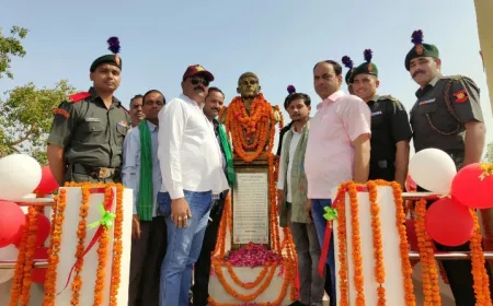 अंबरपुर गांव पहुंचे सेना के ब्रिगेडियर,महावीर चक्र से सम्मानित सैनिक की मूर्ति पर चढ़ाये पुष्प