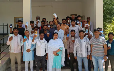 कासगंज पुलिस ने खोये हुए 51 मोबाइल मोबाइल स्वामियों के लौटाए, मोबाइल कर्ताओं में खुशी की लहर।