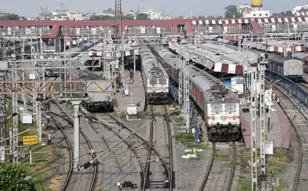 Indian Railway:  ट्रेन में सीट के नीचे चाय कप नमकीन आदि कचरा डालने पर देना होगा 10 गुना जुर्माना