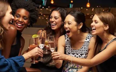 महिलाएं शराब पीने में नहीं है पुरुषों से कम, जाने किस उम्र के लोग पीते हैं ज्यादा शराब