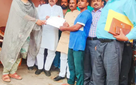 मारहरा विधायक व SDM सदर भावना विमल ने मृतकों के परिजनों को बांटी सहायता राशि