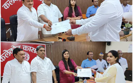 कासगंज मा0 जनप्रतिनिधियों व जिलाधिकारी द्वारा जनपद स्तरीय कार्यक्रम में 58 नवनियुक्त लेखपालों को दिये गये नियुक्ति पत्र।