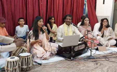 साहिर  के गानों - यह देश है वीर जवानों का और निगाहें मिलाने को जी चाहता है, पर झूमे श्रोता.