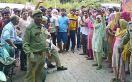 UP Crime : होटल में पकड़ी गई 8 महिलाएं, जिसमे एक सास को आई दवा दिलाने और पकड़ी गई आशिक़ के साथ