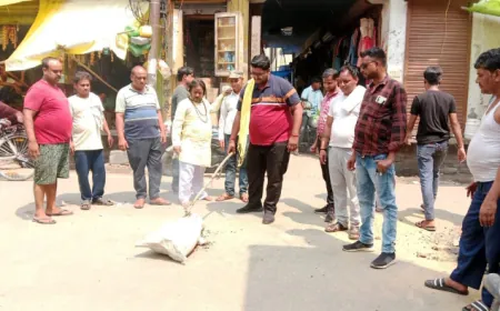 नगर में बदहाल विद्युत व्यवस्था सुधार की मांग हिजामं ने फूंका एक्सईएन का फूंका पुतला