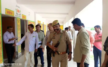 डीएम-एसपी नें बाढ़ शरणालय का किया निरीक्षण