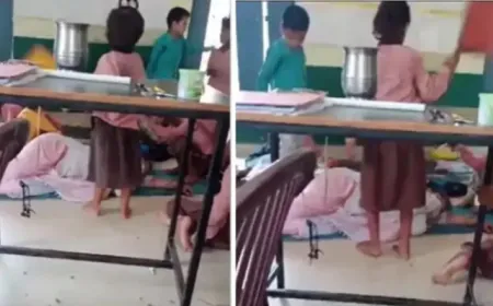 Teacher Sleeping Kids Fanning : गद्दा बिछाकर सो रही टीचर, बच्चे कर रहे पंखे से हवा, Video हुआ वायरल DM ने लिया एक्शन