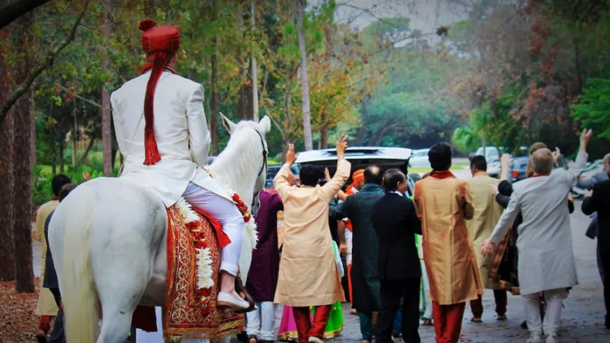 दुल्हन लेने बरात लेकर गाँव पहुँचा दूल्हा, पता चला इस गाँव मे इस नाम की लड़की और उसके घर वाले नहीं रहते ..?