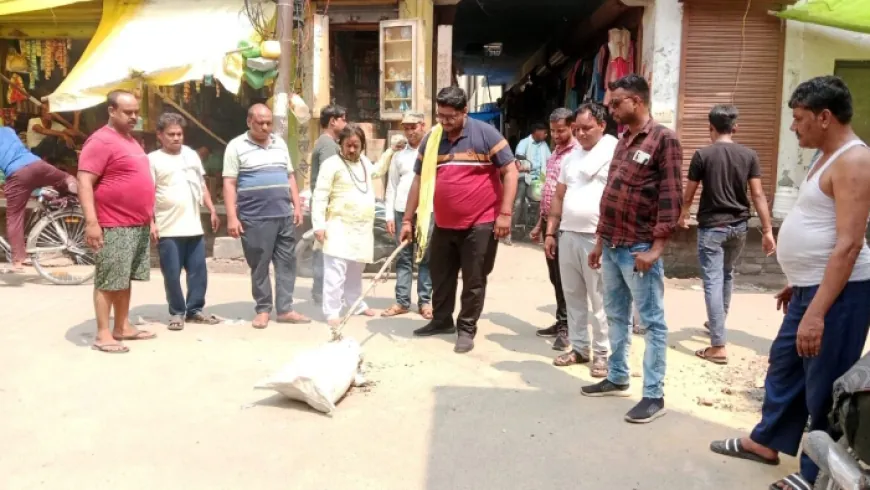 नगर में बदहाल विद्युत व्यवस्था सुधार की मांग हिजामं ने फूंका एक्सईएन का फूंका पुतला