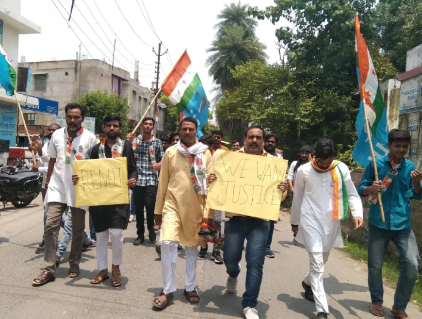 आज एटा NSUI छात्र संगठन कार्यकर्ता द्वारा DM को ज्ञापन दिया