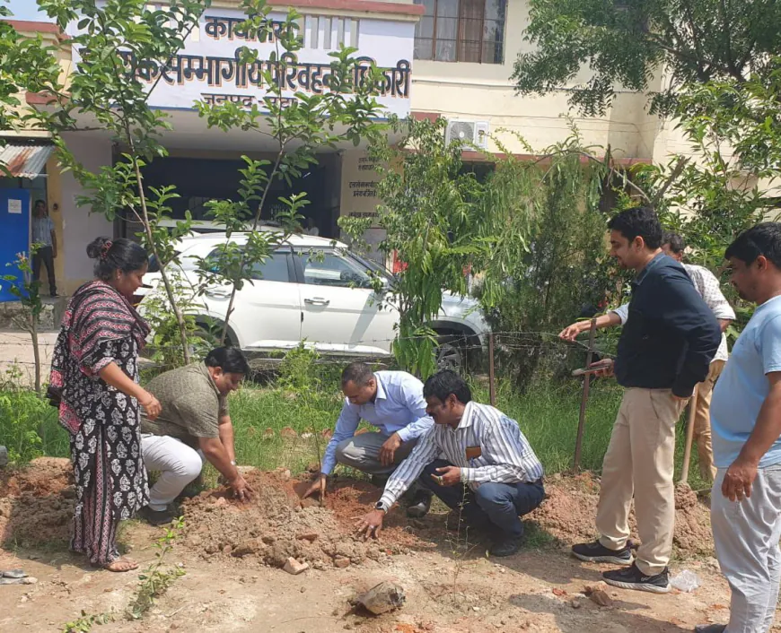 एक पेड़ मां के नाम" थीम पर एआरटीओ ने किया वृक्षारोपण