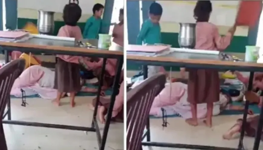 Teacher Sleeping Kids Fanning : गद्दा बिछाकर सो रही टीचर, बच्चे कर रहे पंखे से हवा, Video हुआ वायरल DM ने लिया एक्शन