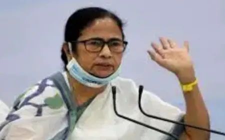 कोलकाता में महिला डॉक्टर का रेप के बाद हत्या, जनता उतरी सड़कों पर