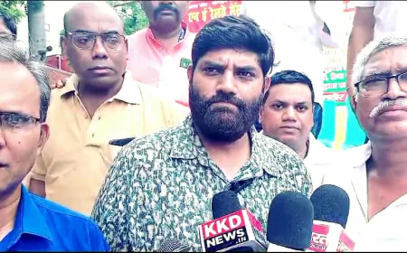 डीआरएम कार्यालय पर एन ई रेलवे मेंस कांग्रेस की हुई गेट मीटिंग में उमड़ा रेलवे कर्मचारियों का सैलाब