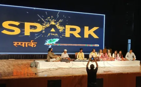 रख ध्यान सुनो दंडौत करो जय बोलो कृष्ण कन्हैया की