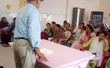 कुष्ठ रोगी खोजी अभियान के लिए स्वास्थ्यकर्मियों को दिया गया प्रशिक्षण