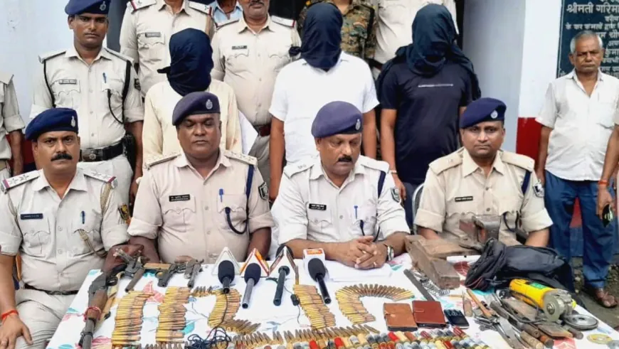 कब्रिस्तान के पास हथियारों के साथ पकड़े गए, पुलिस ने फिल्मी अंदाज में किया गिरफ्तार