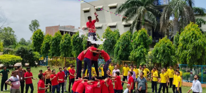 ए पी पब्लिक स्कूल में जन्माष्टमी के उपलक्ष में इंटर हाउस दहीहंडी प्रतियोगिता का आयोजन हुआ