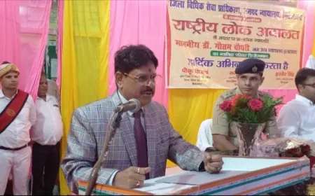 प्रशासनिक न्यायमूर्ति माननीय डा० गौतम चौधरी द्वारा राष्ट्रीय लोक अदालत का किया गया उद्घाटन।