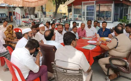 कायमगंज क्षेत्रCO ने शमशाबाद में गणेश महोत्सव, बारावफात तथा रामलीला महोत्सव पर्व को शांतिसमिति की बैठक