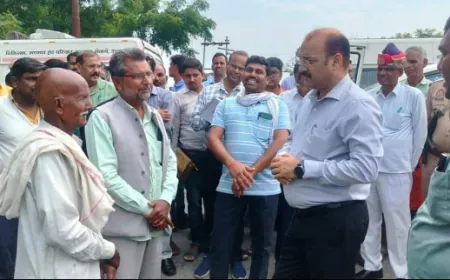 जिलाधिकारी नें 70 परिवारों को वितरित की बाढ़ राहत सामग्री