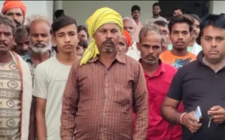 रिश्वत मांगने से गुस्साए ग्रामीणों ने पावर हाउस घेरा