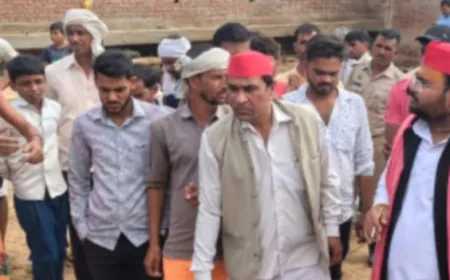 सपाइयों ने पीड़ित यादवों के आंसू पोंछे, सांसद भी जायेंगे उखरा