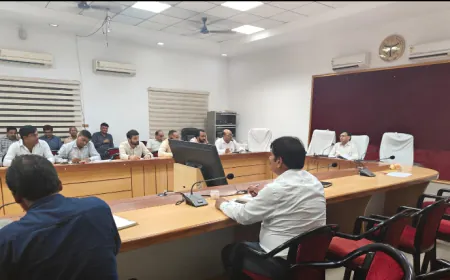 गढ्डा मुक्त सड़क बनाने को CDO ने अधिकारियों के साथ मीटिंग कर दिए निर्देश