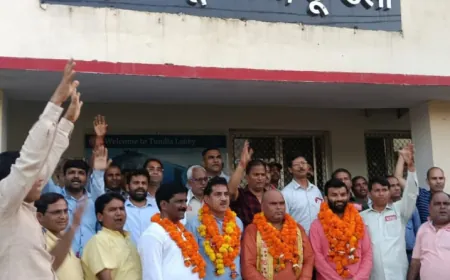 नार्थ सेंट्रल रेलवे मेन्स यूनियन टूण्डला के नवनिर्वाचित पदाधिकारियों के स्वागत समारोह में बतौर मुख्य अतिथि शामिल हुए हिंदूवादी नेता राजू आर्य