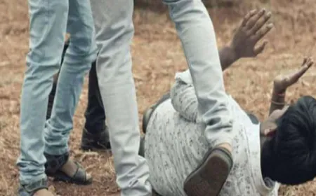 UP दलित प्रधान को लात-घूंसों पीटा, ऊंची जाति का शख्स बोला- मेरे सामने कुर्सी पर बैठने की हिम्मत कैसे की