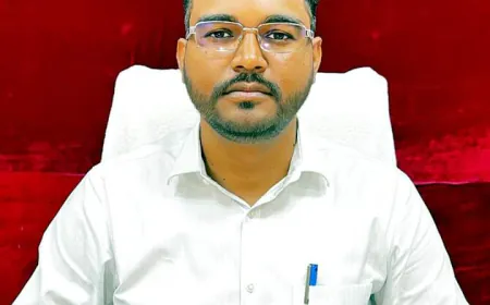 Etah News : जिलाधिकारी ने 02 अधिकारियों को किया निलंबित, 19 अधिकारियों को दी गई प्रतिकूल प्रविष्टि