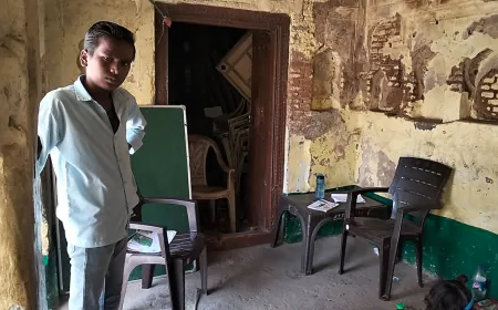 नगर के परिषदीय विघालय में पढाता मिला किशोर, शिक्षक विहीन स्कूल की खुली पोल