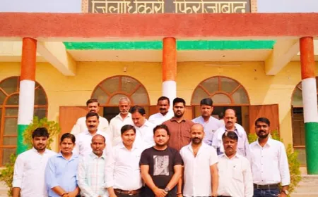 शिकोहाबाद नगर पालिका परिषद  के 18 सभासदों ने जिला मुख्यालय फिरोजाबाद पर जिलाधिकारी को नगर पालिका में बोर्ड समितियों के गठन कराने के लिए ज्ञापन दिया।