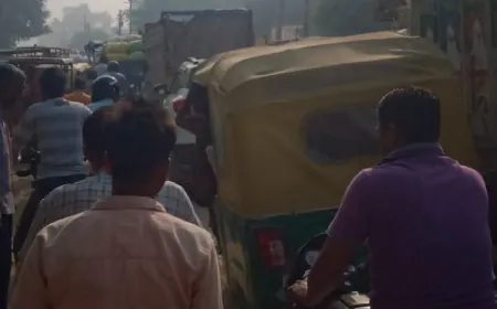 Etah News :  मंडी की आढ़तों पर काम करने वाले कर्मचारियों को भूखे रहकर करना पड़ रहा है काम, जाम से नहीं मिल रही निजात