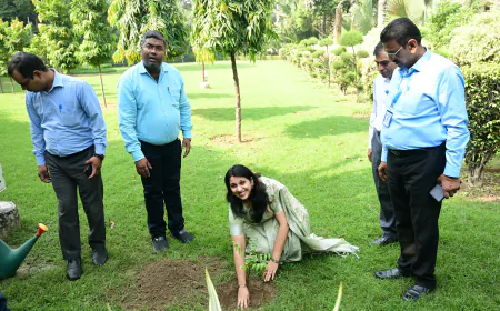 श्रीमती देसाई द्वारा एक पेड़ मां के नाम अभियान के तहत किया गया वृक्षारोपण