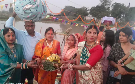 कान्हा विहार कालोनी हरदासी खेड़ा के छठ महापर्व के वृतियों ने की सूर्योपासना