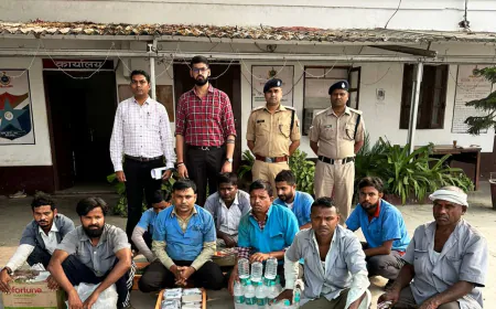 दून एक्सप्रेस में जांच के दौरान पकडे गये 10 अनाधिकृत वेंडर