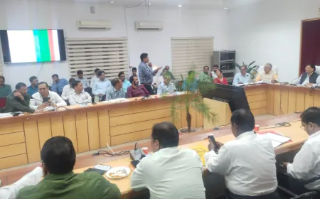 फैमिली आईडी बनाने के किए सम्बंधित अधिकारियों को DM ने दिए निर्देश