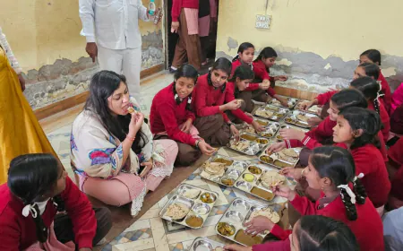 जिलाधिकारी  मेधा रूपम ने अमांपुर क्षेत्र के कस्तूरबा गॉधी विद्यालय का किया औचक निरीक्षण।