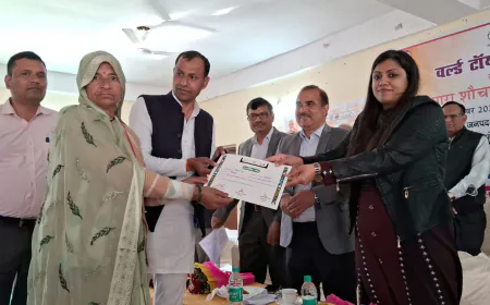 स्वच्छ सामुदायिक शौचालयों रखने वाले प्रधानों को सम्मानित भी किया व प्रशस्ति पत्र व मेडल देकर  सम्मानित किया।