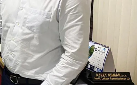 यूपी निवासी कोच्चि के सहायक श्रम आयुक्त रिश्वत लेते गिरफ्तार