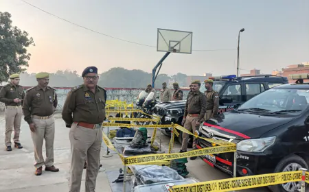 SSP एटा ने पुलिस लाइन में परेड के दौरान देखी सुरक्षा व्यवस्था दिए निर्देश