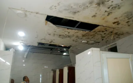 सिविल एयरपोर्ट का यात्री विश्राम ग्रह की फाल्स सीलिंग लटकी