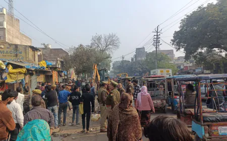 भारी पुलिस बल की मौजूदगी में ऋषि मार्केट से माया पैलेस तक हटवाया गया अतिक्रमण