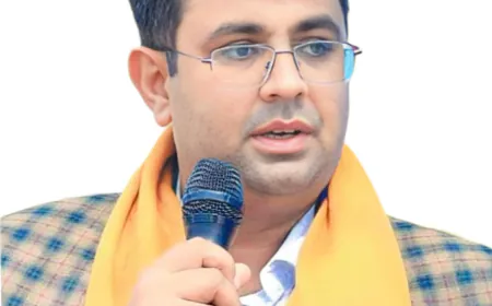 संसद में मचता गदर